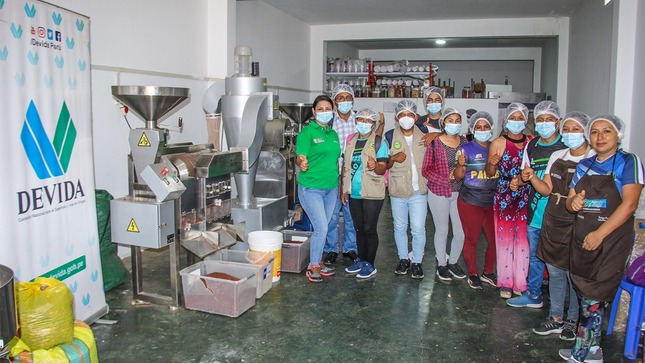 Vraem: Estudiantes del Instituto Superior de Kimbiri realizan visita guiada a módulo de procesamiento de cacao